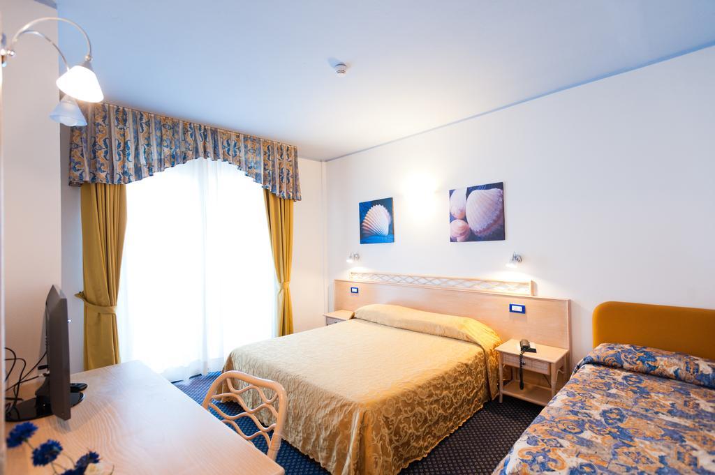 El Cid Campeador Hotel Rimini Room photo